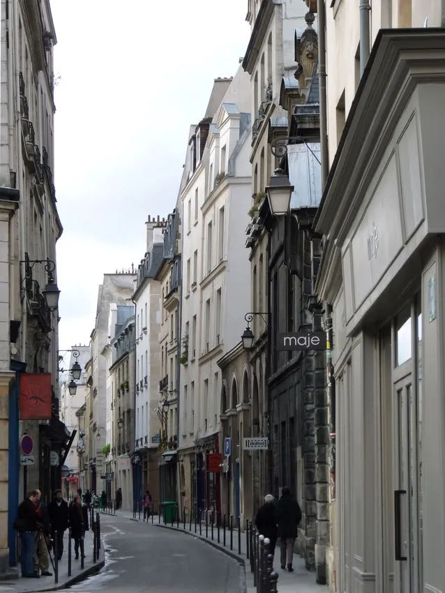 Narrow street and façades on Rue Vieille-du-Temple