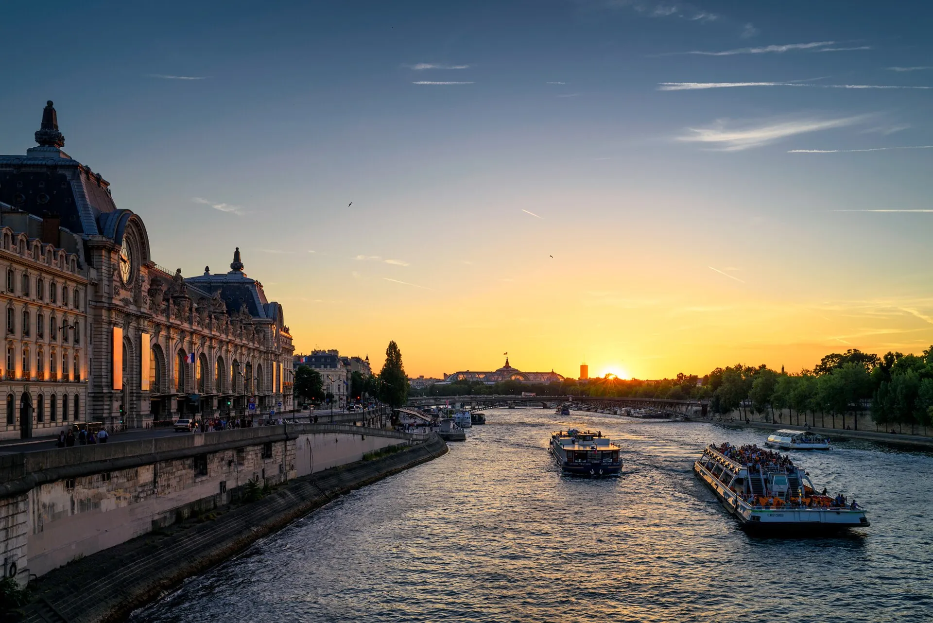 Musée d’Orsay and the Seine at sunset